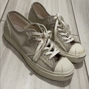 Converse lightly used shoes
